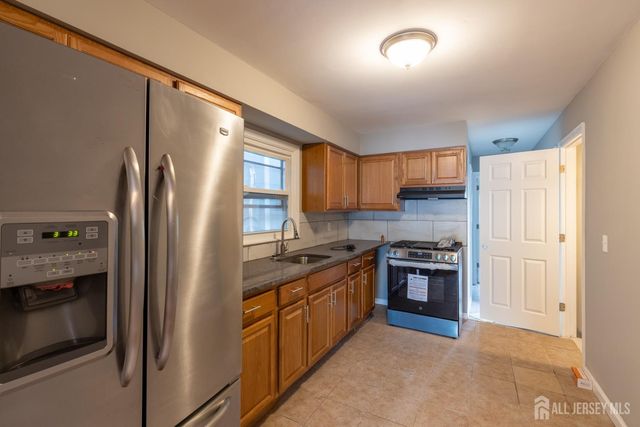 29-31 Glenn Drive 1, Keasbey, NJ 08832