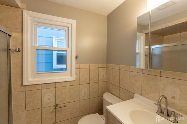 29-31 Glenn Drive 1, Keasbey, NJ 08832