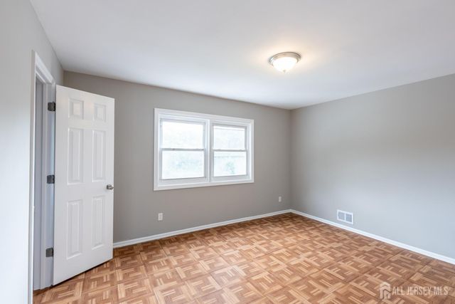 29-31 Glenn Drive 1, Keasbey, NJ 08832