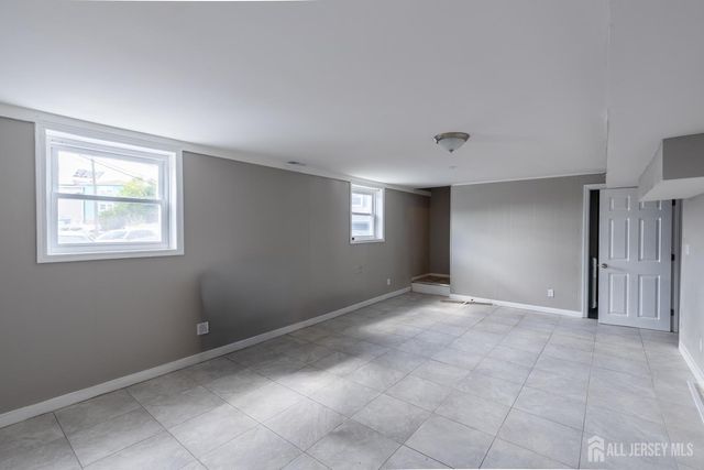 29-31 Glenn Drive 1, Keasbey, NJ 08832