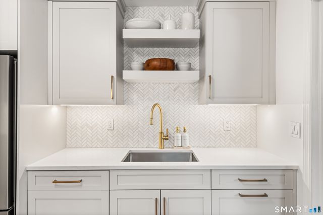 164 Summer Street APT A, New Canaan, CT 06840