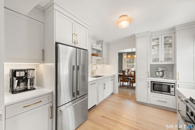 164 Summer Street APT A, New Canaan, CT 06840