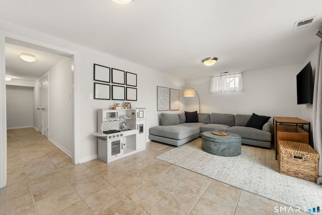 164 Summer Street APT A, New Canaan, CT 06840