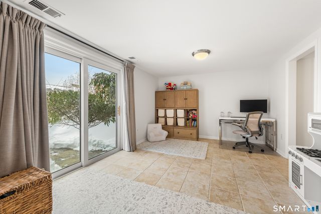 164 Summer Street APT A, New Canaan, CT 06840