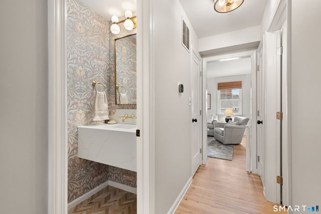 164 Summer Street APT A, New Canaan, CT 06840