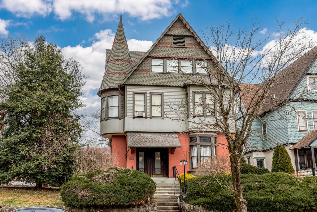 634 Greenup Street, Covington, KY 41011