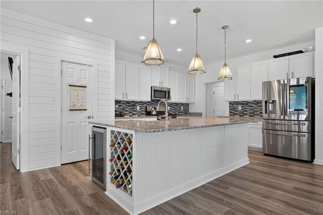 2075 Heron's Point LN, Suffolk, VA 23434