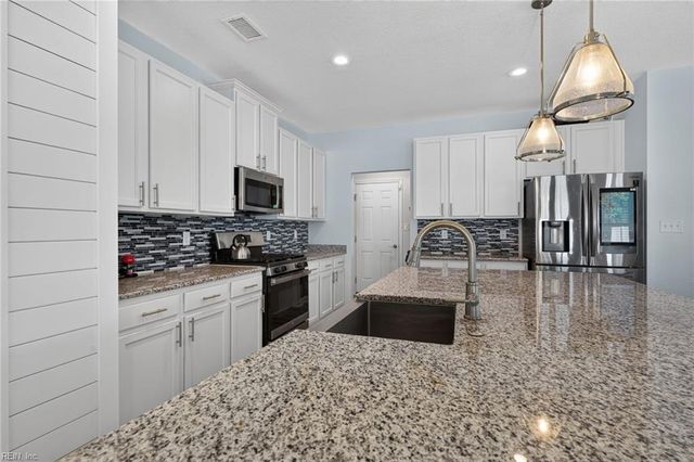 2075 Heron's Point LN, Suffolk, VA 23434