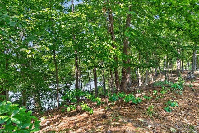 2075 Heron's Point LN, Suffolk, VA 23434