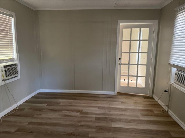 910 Queenswood, Montgomery, TX 77316