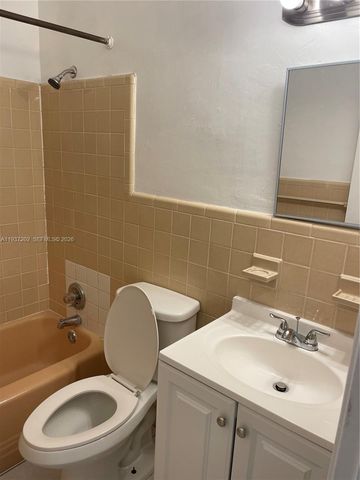 2347 NW 28th St 1-2, Oakland Park, FL 33311