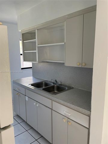 2347 NW 28th St 1-2, Oakland Park, FL 33311