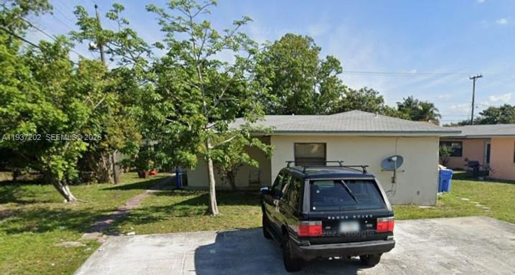 2347 NW 28th St 1-2, Oakland Park, FL 33311