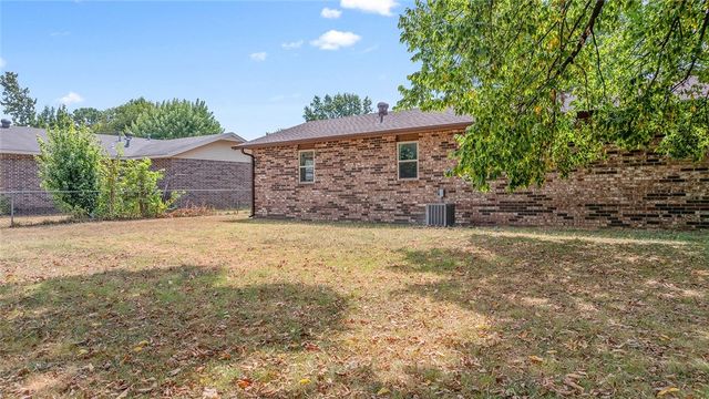 2602 Walker Street, Bentonville, AR 72712