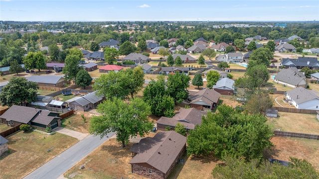 2602 Walker Street, Bentonville, AR 72712