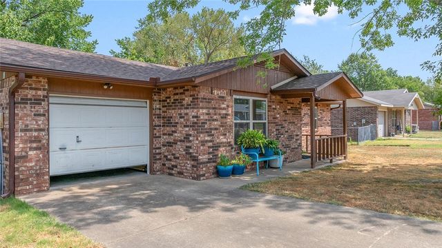 2602 Walker Street, Bentonville, AR 72712
