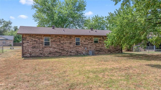 2602 Walker Street, Bentonville, AR 72712