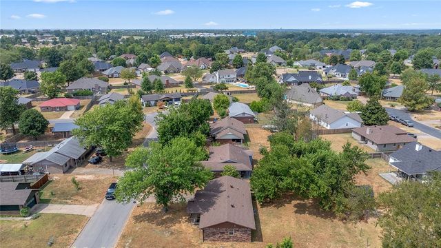 2602 Walker Street, Bentonville, AR 72712
