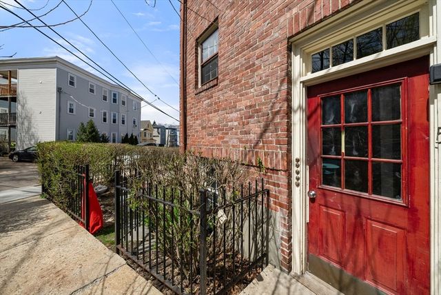 5 Garden Court 1, Cambridge, MA 02138