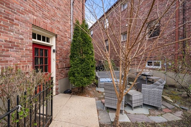 5 Garden Court 1, Cambridge, MA 02138