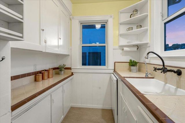 621 Sumner Street, Santa Cruz, CA 95062