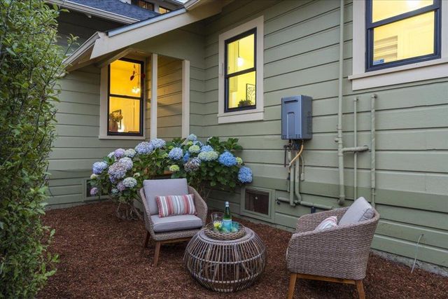 621 Sumner Street, Santa Cruz, CA 95062