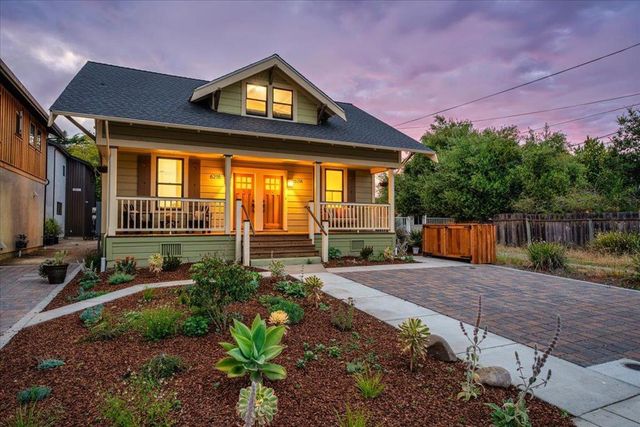 621 Sumner Street, Santa Cruz, CA 95062