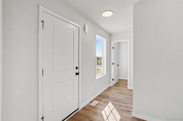 6044 Lahring Road, Fenton Charter Township, MI 48451