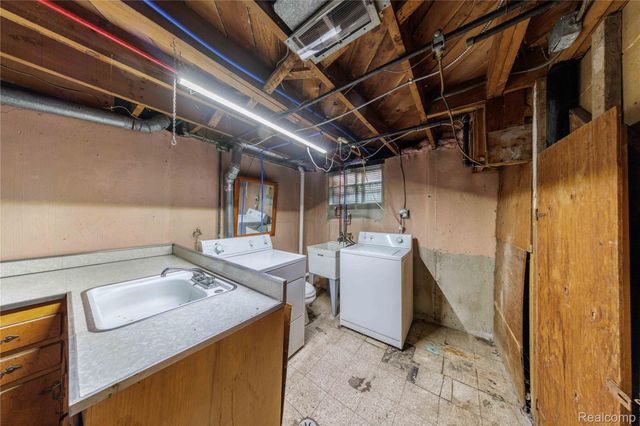 31915 Saint Margaret Street, St. Clair Shores, MI 48082