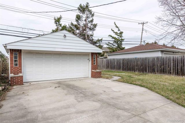 31915 Saint Margaret Street, St. Clair Shores, MI 48082