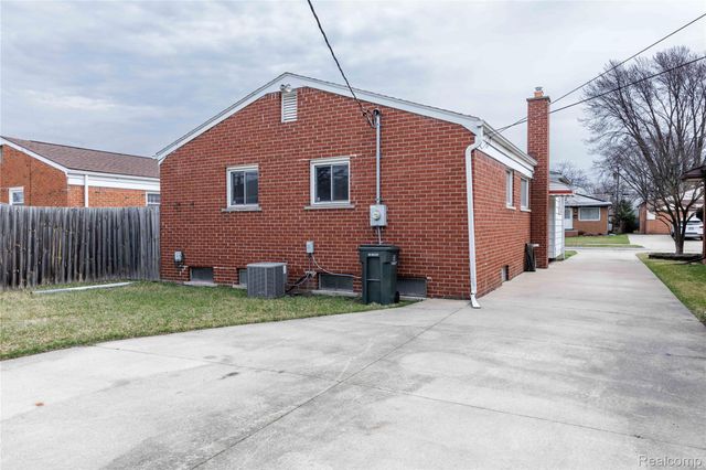 31915 Saint Margaret Street, St. Clair Shores, MI 48082