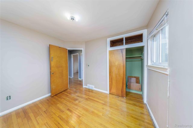 31915 Saint Margaret Street, St. Clair Shores, MI 48082