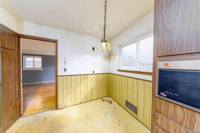 31915 Saint Margaret Street, St. Clair Shores, MI 48082