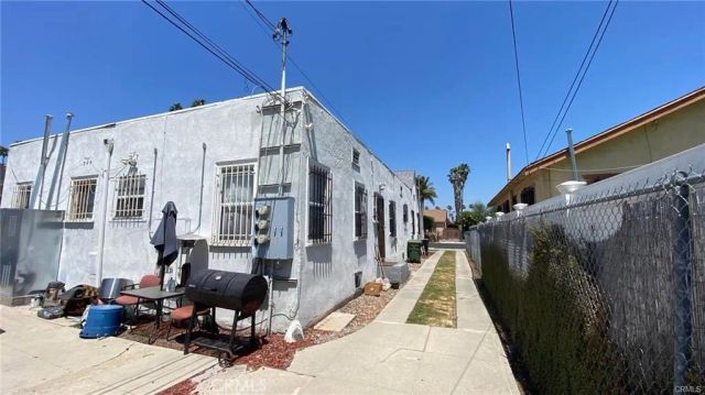 5151 3rd, Los Angeles, CA 90043