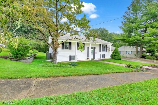 11 Fairview Ave, Newton Town, NJ 07860