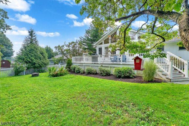 11 Fairview Ave, Newton Town, NJ 07860