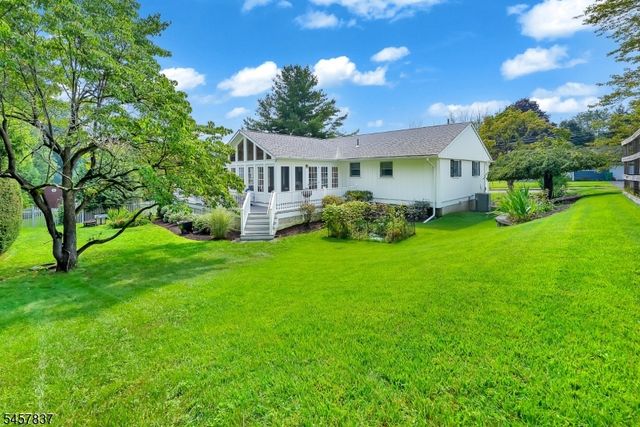11 Fairview Ave, Newton Town, NJ 07860