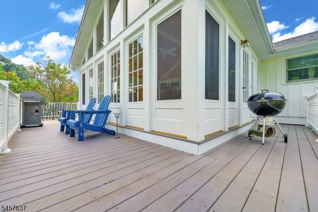 11 Fairview Ave, Newton Town, NJ 07860
