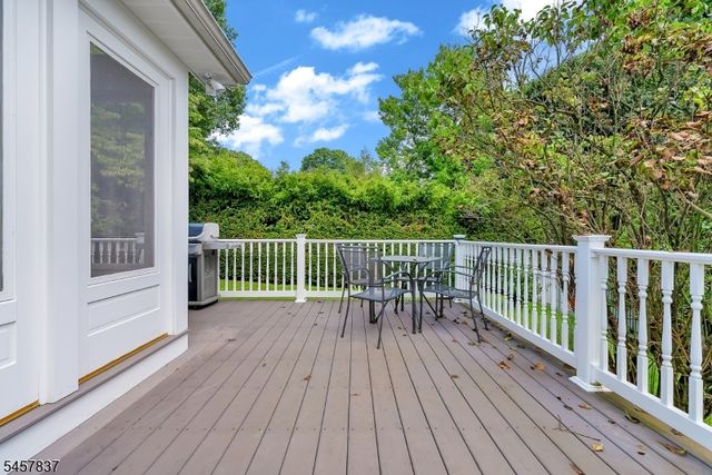 11 Fairview Ave, Newton Town, NJ 07860