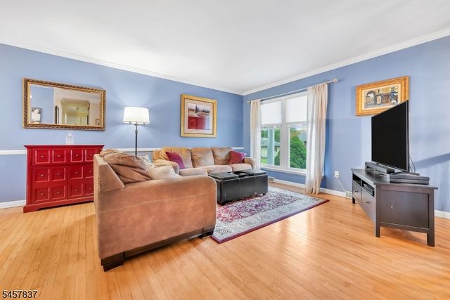 11 Fairview Ave, Newton Town, NJ 07860
