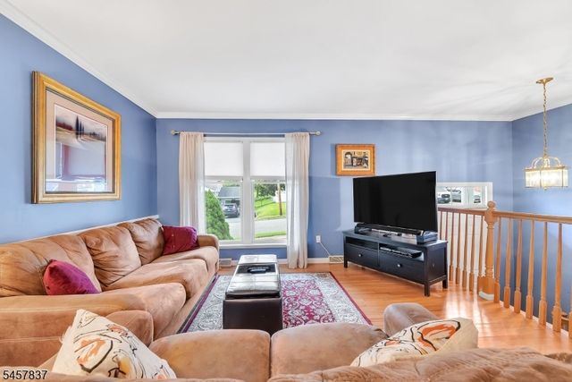 11 Fairview Ave, Newton Town, NJ 07860