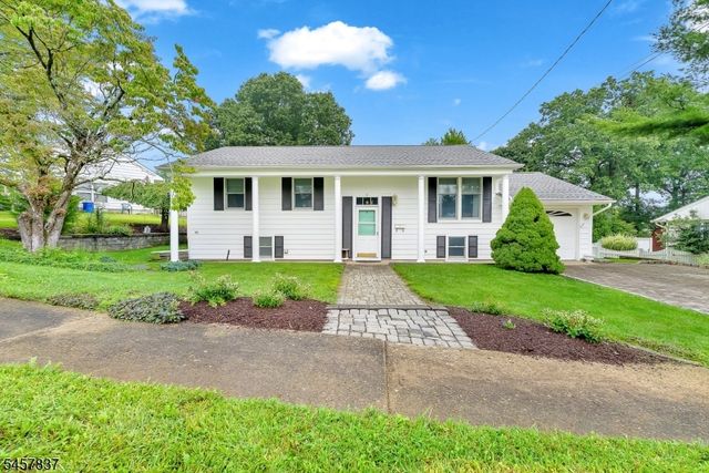 11 Fairview Ave, Newton Town, NJ 07860