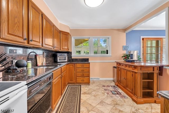 11 Fairview Ave, Newton Town, NJ 07860