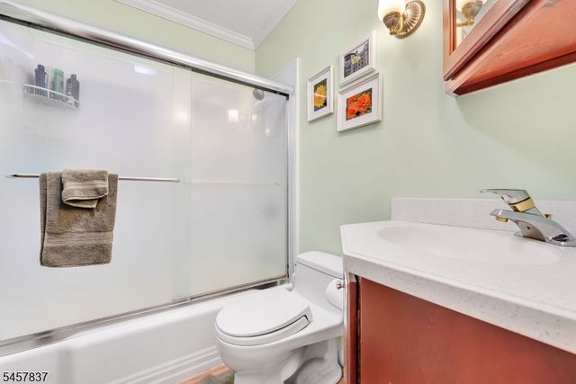 11 Fairview Ave, Newton Town, NJ 07860