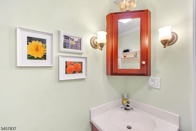 11 Fairview Ave, Newton Town, NJ 07860