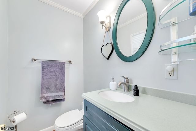 11 Fairview Ave, Newton Town, NJ 07860