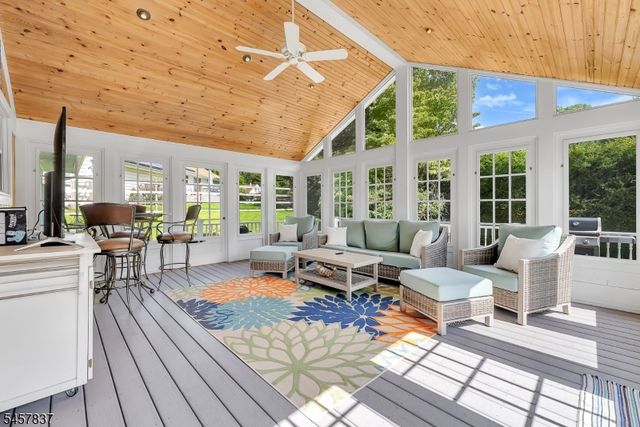 11 Fairview Ave, Newton Town, NJ 07860