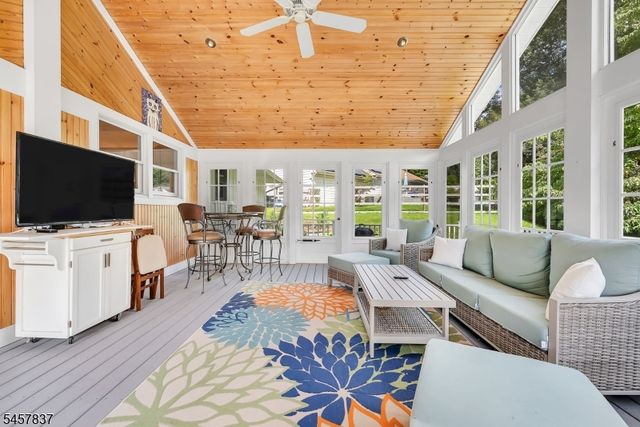 11 Fairview Ave, Newton Town, NJ 07860