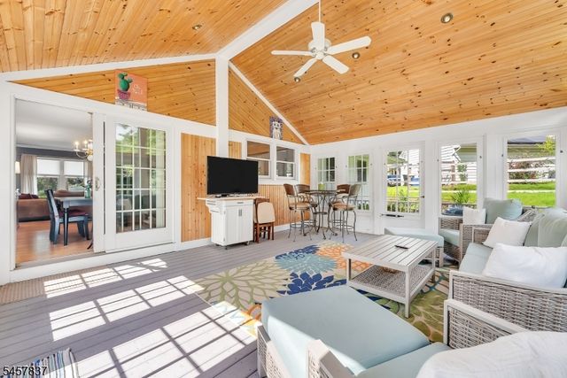 11 Fairview Ave, Newton Town, NJ 07860