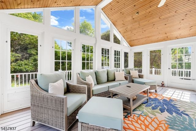 11 Fairview Ave, Newton Town, NJ 07860